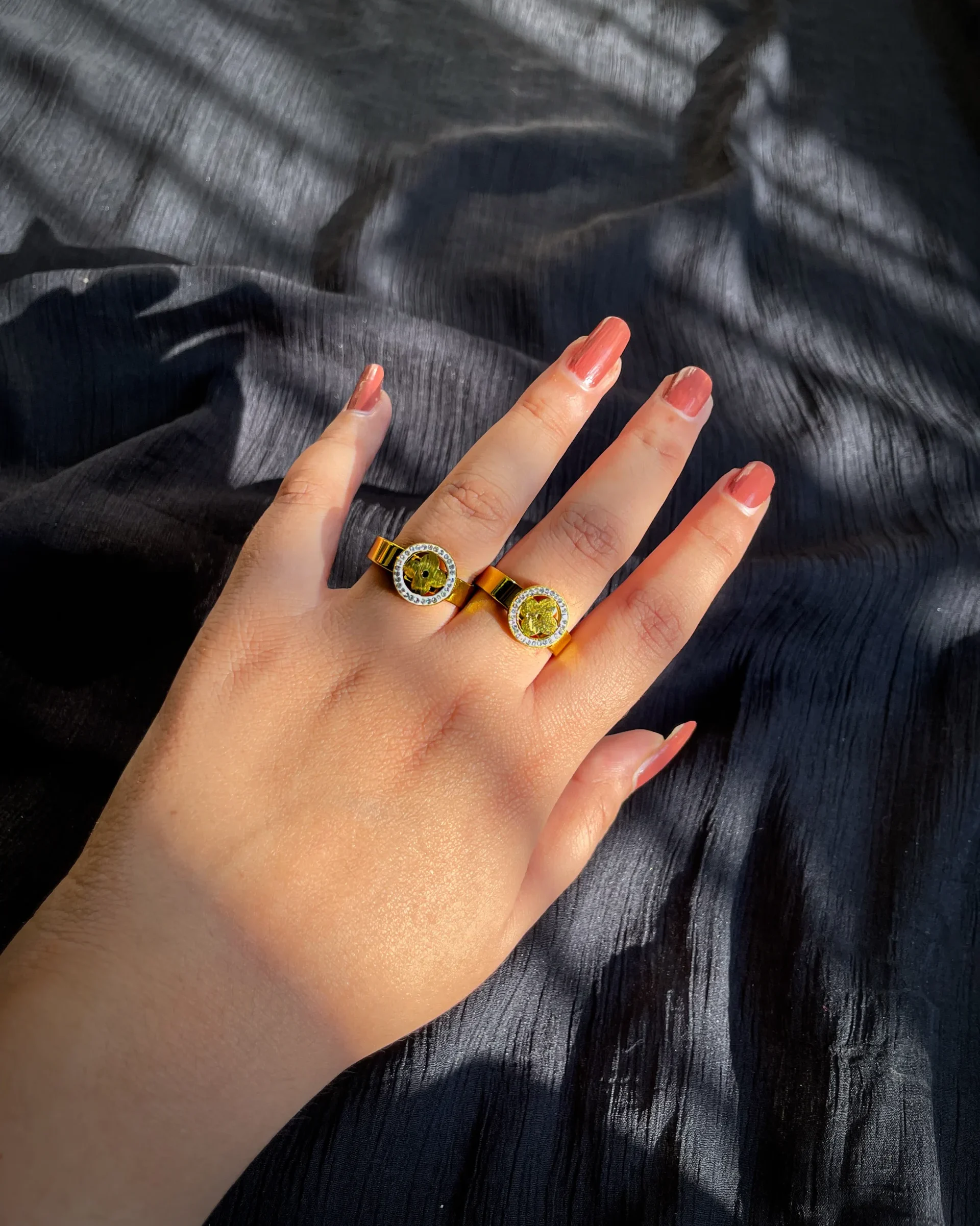 Clover Tarnish Free Ring - Image 2